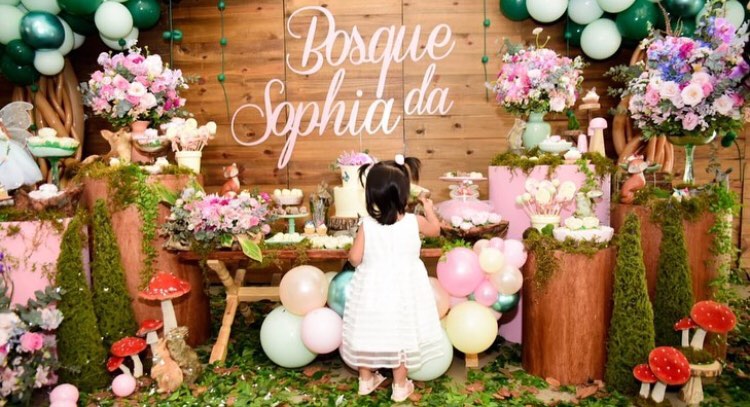 Mayra Cardi e Arthur Aguiar comemoram 2 anos da filha Sophia